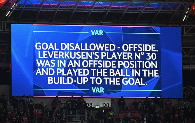 RECORD DATE NOT STATED 01.10.2024, xjhx, Fussball UEFA Champions League, Bayer 04 Leverkusen - AC Mailand emspor, v.l. Videobeweis, Video Schiedsrichter, Videoreferee, Videorichter anzeigetafel (UEFA REGULATIONS PROHIBIT ANY USE OF PHOTOGRAPHS as IMAGE SEQUENCES and or QUASI-VIDEO) Leverkusen