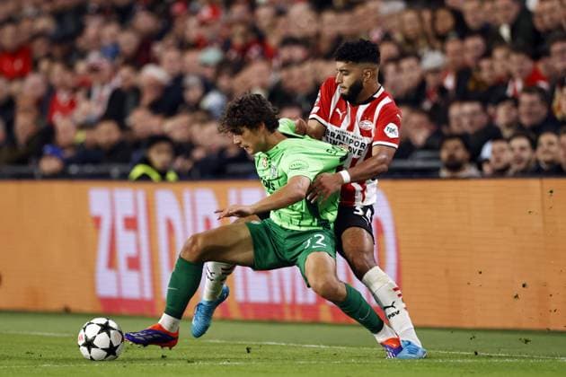 EINDHOVEN - (l-r) Eduardo Quaresma of Sporting CP, Ismael Saibari of PSV Eindhoven during the UEFA Champions league match between PSV Eindhoven and Sporting CP at Phillips stadium on Oct. 1, 2024 in Eindhoven, Netherlands. ANP MAURICE VAN STEEN UEFA Champions League 2024 25 League Phase MD2 2024 25 xVIxANPxSportx xxANPxIVx 509872089 originalFilename: 509872089.jpg