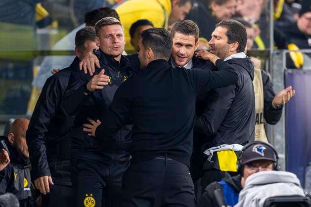01.10.2024, Borussia Dortmund vs. Celtic Glasgow, UEFA Champions League, 2. Spieltag Dortmunds Co-Trainer Lukasz Piszczek (l-r), Dortmunds Trainer Nuri Sahin, Dortmunds Sportdirektor Sebastian Kehl umarmen sich. Copyright: xDavidxInderliedx