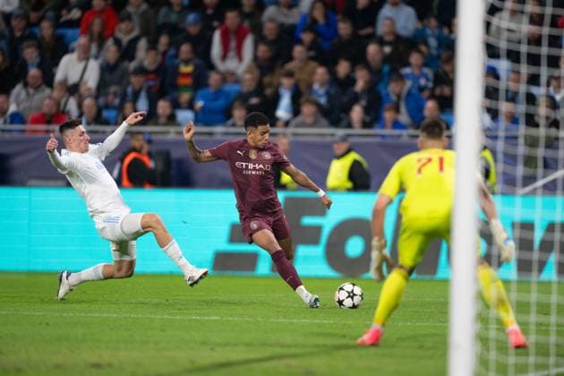 Savinho shots the ball during UEFA Champions league match, SK Slovan Bratislava - Manchester City , 01. october 2024 Copyright: xMICHALxFAJT,ZOSPORTU.SKx DSC_2480