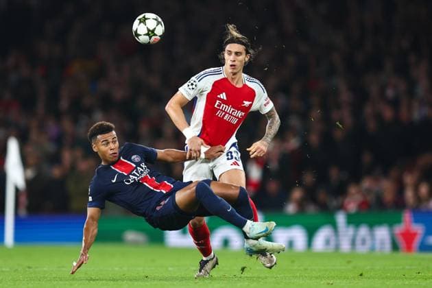 Arsenal v PSG 1 October 2024, London - UEFA Champion™s League Football - Arsenal v Paris Saint-Germain - Riccardo Calafiori of Arsenal and Desire Doue of Paris Saint Germain - Photo: Charlotte Wilson Offside. London UK Copyright: xCharlottexWilsonx xOffsidexOffside