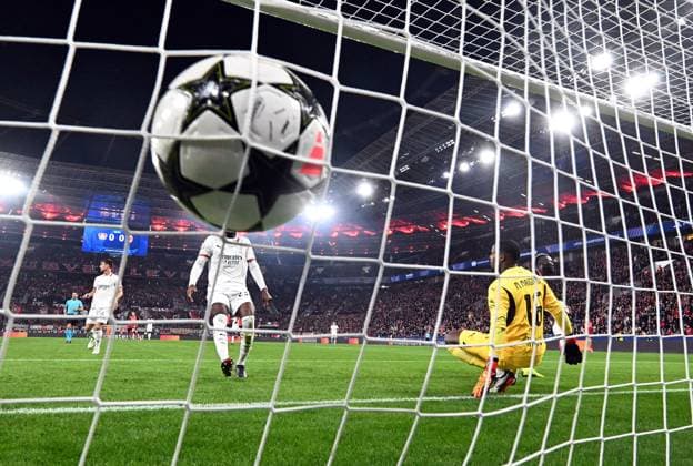 Sport Bilder des Tages 01.10.2024, xjhx, Fussball UEFA Champions League, Bayer 04 Leverkusen - AC Mailand emspor, v.l. Victor Boniface (Bayer Leverkusen), Mike Maignan (AC Mailand) abseitstor (UEFA REGULATIONS PROHIBIT ANY USE OF PHOTOGRAPHS as IMAGE SEQUENCES and or QUASI-VIDEO) Leverkusen