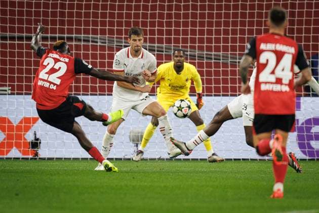UEFA Champions League, Bayer 04 Leverkusen - AC Mailand; 01.10.2024 Victor Boniface (Bayer 04 Leverkusen, 22) zieht ab; UEFA Champions League, Bayer 04 Leverkusen - AC Mailand, Spieltag 2 am 01.10.2024 in der BayArena in Leverkusen. Copyright: xBEAUTIFULxSPORTS AxelxKohringx