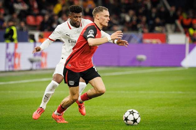 UEFA Champions League, Bayer 04 Leverkusen - AC Mailand; 01.10.2024 Florian Wirtz (Bayer 04 Leverkusen, 10) im Zweikampf mit Emerson Royal (AC Mailand, 22); UEFA Champions League, Bayer 04 Leverkusen - AC Mailand, Spieltag 2 am 01.10.2024 in der BayArena in Leverkusen. Copyright: xBEAUTIFULxSPORTS AxelxKohringx