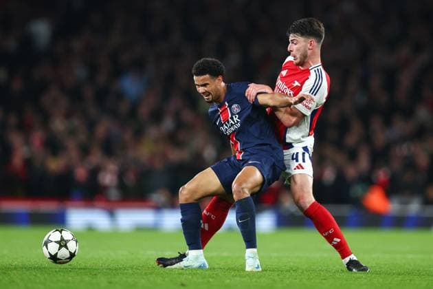 Arsenal v PSG 1 October 2024, London - UEFA Champion™s League Football - Arsenal v Paris Saint-Germain - Warren Zaire-Emery of Paris Saint Germain and Declan Rice of Arsenal - Photo: Charlotte Wilson Offside. London UK Copyright: xCharlottexWilsonx xOffsidexOffside