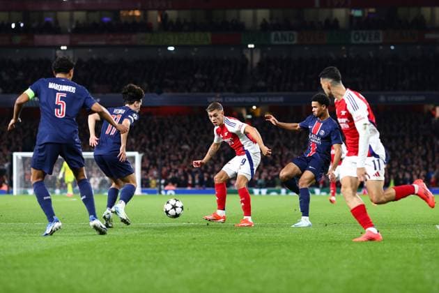Arsenal v PSG 1 October 2024, London - UEFA Champion™s League Football - Arsenal v Paris Saint-Germain - Leandro Trossard of Arsenal - Photo: Charlotte Wilson Offside. London UK Copyright: xCharlottexWilsonx xOffsidexOffside