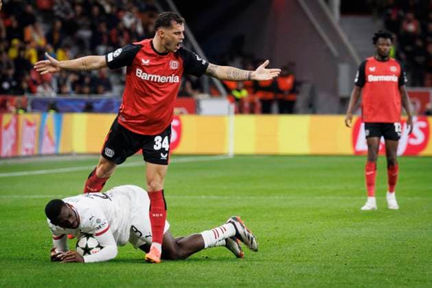 UEFA Champions League, Bayer 04 Leverkusen - AC Mailand; 01.10.2024 Granit Xhaka (Bayer 04 Leverkusen, 34) foult Youssouf Fofana (AC Mailand, 29) ; UEFA Champions League, Bayer 04 Leverkusen - AC Mailand, Spieltag 2 am 01.10.2024 in der BayArena in Leverkusen. Copyright: xBEAUTIFULxSPORTS AxelxKohringx