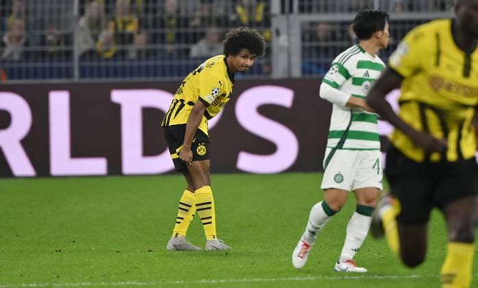 Verletzung Karim Adeyemi (Borussia Dortmund) 01.10.2024, Fussball UEFA Champions League 2024 25, 2. Spieltag Borussia Dortmund - Celtic Glasgow Dortmund Signal Iduna Park Nordrhein Westfalen Deutschland