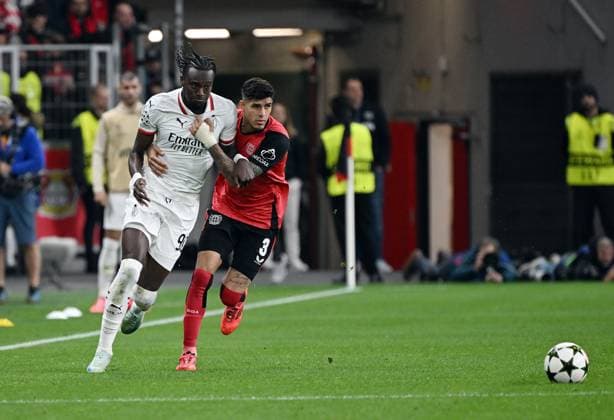RECORD DATE NOT STATED 01.10.2024, xjhx, Fussball UEFA Champions League, Bayer 04 Leverkusen - AC Mailand emspor, v.l. Tammy Abraham (AC Mailand), Piero Hincapie (Bayer Leverkusen) (UEFA REGULATIONS PROHIBIT ANY USE OF PHOTOGRAPHS as IMAGE SEQUENCES and or QUASI-VIDEO) Leverkusen