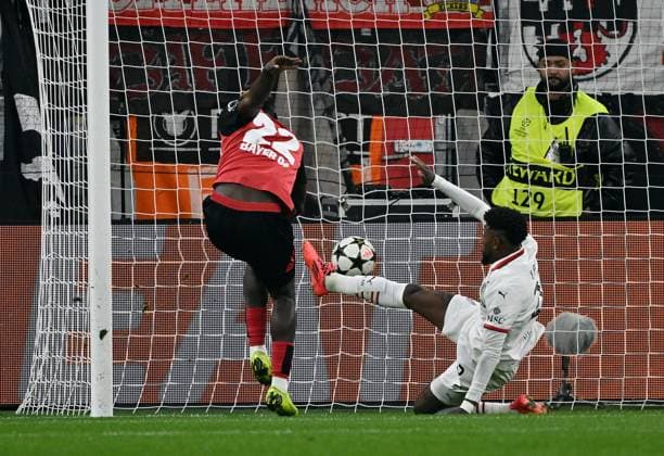 01.10.2024, xjhx, Fussball UEFA Champions League, Bayer 04 Leverkusen - AC Mailand emspor, v.l. Victor Boniface (Bayer Leverkusen), Emerson Royal (AC Mailand) Goal scored, erziehlt das Tor zum 1:0 (UEFA REGULATIONS PROHIBIT ANY USE OF PHOTOGRAPHS as IMAGE SEQUENCES and or QUASI-VIDEO) Leverkusen