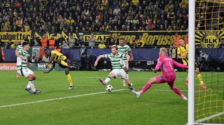 Serhou Guirassy (Borussia Dortmund), 2. v.li., erzielt das Tor zum 6:1 01.10.2024, Fussball UEFA Champions League 2024 25, 2. Spieltag Borussia Dortmund - Celtic Glasgow Dortmund Signal Iduna Park Nordrhein Westfalen Deutschland