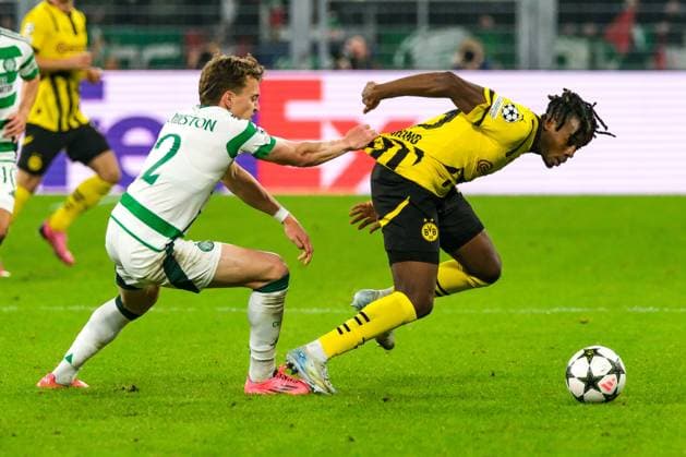 Alistair Johnston (Celtic Glasgow, 02) im Zweikampf mit Jamie Gittens (Borussia Dortmund, 43), GER, Borussia Dortmund vs. Celtic Glasgow, Fussball, Champions League, 2. Spieltag, Spielzeit 2024 2025, 01.10.2024. GER, Borussia Dortmund vs. Celtic Glasgow, Fussball, Champions League, 2. Spieltag, Spielzeit 2024 2025, 01.10.2024. Dortmund Copyright: xEibner-Pressefoto FlorianxWieganx EP_FWD