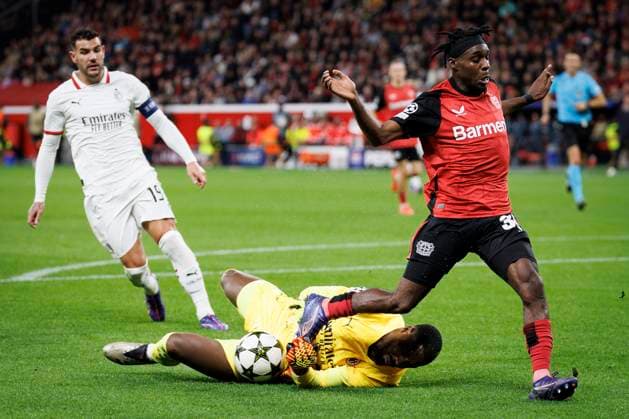 UEFA Champions League, Bayer 04 Leverkusen - AC Mailand; 01.10.2024 Mike Maignan (AC Mailand, 16) rettet vor Jeremie Frimpong (Bayer 04 Leverkusen, 30); UEFA Champions League, Bayer 04 Leverkusen - AC Mailand, Spieltag 2 am 01.10.2024 in der BayArena in Leverkusen. Links Theo (AC Mailand, 19). Copyright: xBEAUTIFULxSPORTS AxelxKohringx