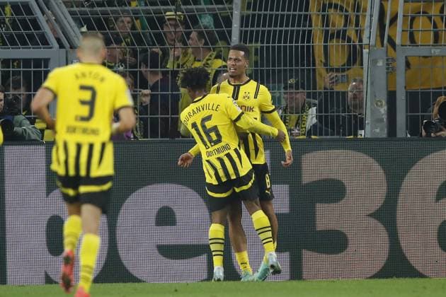 DORTMUND - (l-r) Waldemar Anton of Borussia Dortmund, Julien Duranville of Borussia Dortmund, Felix Nmecha of Borussia Dortmund celebrate 7-1 during the UEFA Champions League match between Borussia Dortmund and Celtic FC at the Signal Iduna Park on Oct. 01, 2024 in Dortmund, Germany. ANP Hollandse Hoogte BART STOUTJESDIJK UEFA Champions League 2024 25 League Phase MD2 2024 25 xVIxANPxSportx xBartxStoutjesdijkxIVx 509877753 originalFilename: 509877753.jpg