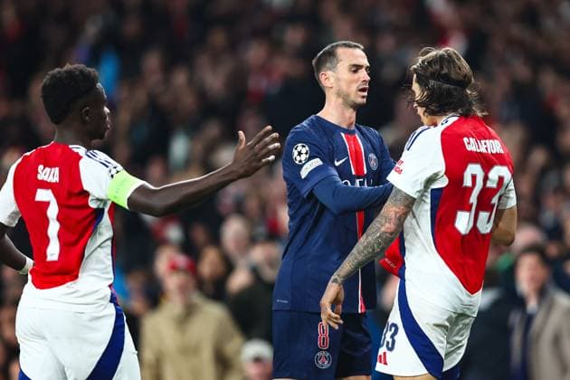 Arsenal v PSG 1 October 2024, London - UEFA Champion™s League Football - Arsenal v Paris Saint-Germain - Fabian Ruiz of Paris Saint Germain pushes Riccardo Calafiori of Arsenal - Photo: Charlotte Wilson Offside. London UK Copyright: xCharlottexWilsonx xOffsidexOffside
