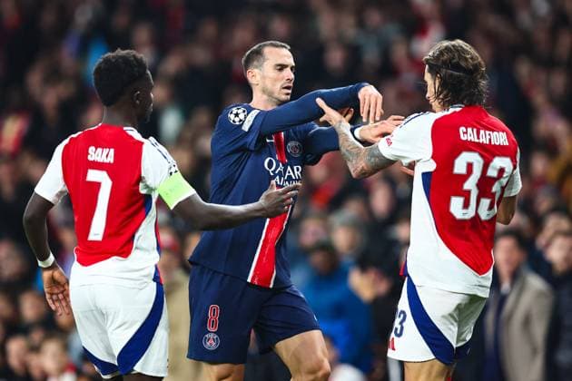 Arsenal v PSG 1 October 2024, London - UEFA Champion™s League Football - Arsenal v Paris Saint-Germain - Fabian Ruiz of Paris Saint Germain pushes Riccardo Calafiori of Arsenal - Photo: Charlotte Wilson Offside. London UK Copyright: xCharlottexWilsonx xOffsidexOffside