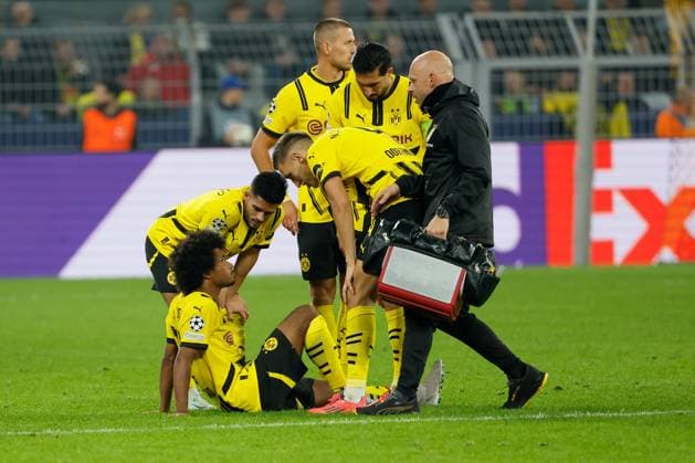 Champions League (24 25), Spieltag 2: Borussia Dortmund - Celtic Glasgow, Signal Iduna Park, Karim Adeyemi (Borussia Dortmund) verletzt auf dem Spielfeld DFB DFL REGULATIONS PROHIBIT ANY USE OF PHOTOGRAPHS AS IMAGE SEQUENCES AND OR QUASI-VIDEO. Copyright: HMBxMedia JoachimxBywaletz