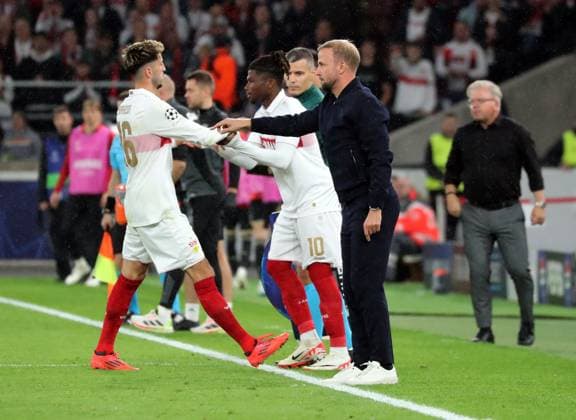 01.10.24 VfB Stuttgart - AC Sparta Prag Deutschland, Stuttgart, 01.10.2024, Fussball, UEFA Champions League, VfB Stuttgart - AC Sparta Prag: v.l. Atakan Karazor, El Bilal Toure (beide VfB Stuttgart), Sebastian Hoeneß (Trainer VfB Stuttgart).