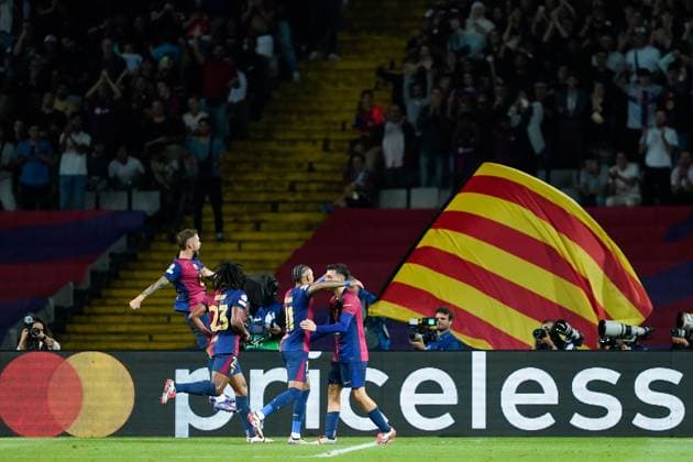 01 10 2024, Barcelona, Estadi Olimpic Lluis Companys, UEFA Champions League: FC Barcelona, Barca vs. BSC Young Boys, Players of FC Barcleona celebrate their goal (in the back the Mastercard Priceless banner board) Barcelona Estadi Olimpic Lluis Companys Cataluna Spain Copyright: xJustPictures.ch DanielaxPorcellix jp-en-DaPo-20241001-_DP12146
