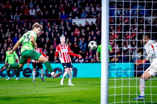 Sporting Club Portugal midfielder Daniel Braganca scores the 1-1, during the match PSV - Sporting CP at the Philips stadium for the UEFA Champions laegue phase matchday 2 season 2024-2025 in EINDHOVEN, Netherlands on 1 oktober 2024, (photo by Marcel van Dorst EYE4images DeFodi Images) Defodi-746_192071