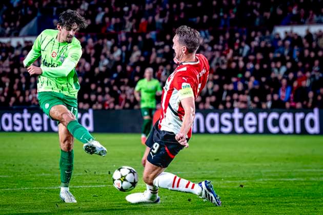 Sporting Club Portugal forwarder Francisco Trincao, PSV Eindhoven forwarder Luuk de Jong, during the match PSV - Sporting CP at the Philips stadium for the UEFA Champions League phase matchday 2 season 2024-2025 in EINDHOVEN, Netherlands on 1 oktober 2024, (photo by Marcel van Dorst EYE4images DeFodi Images) Defodi-746_192131