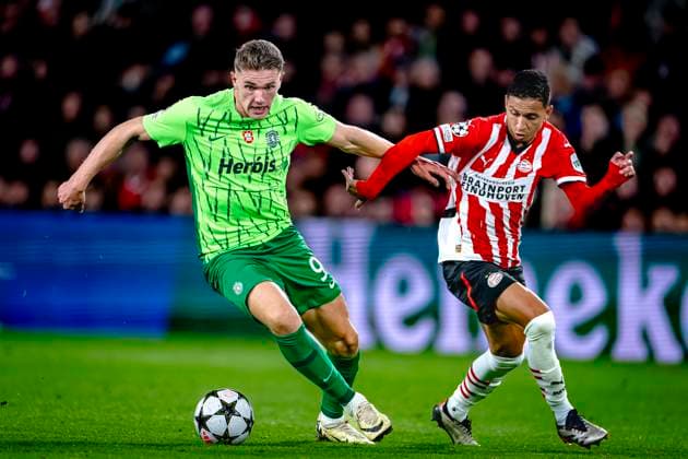 Sporting Club Portugal forwarder Viktor Gyokeres, PSV Eindhoven defender Mauro Junior, during the match PSV - Sporting CP at the Philips stadium for the UEFA Champions League phase matchday 2 season 2024-2025 in EINDHOVEN, Netherlands on 1 oktober 2024, (photo by Marcel van Dorst EYE4images DeFodi Images) Defodi-746_192123