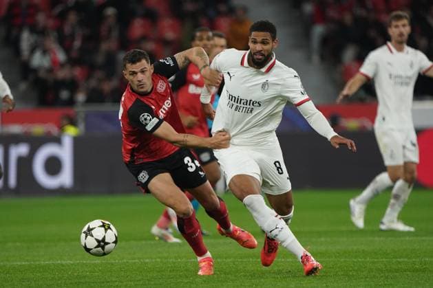 Fussball, UEFA Champions League 2024 2025, Bayer 04 Leverkusen - AC Mailand 01.10.2024 Bayarena Leverkusen, Granit Xhaka, , Bayer 04 Leverkusen, Ruben Loftus-Cheek, AC Mailand,