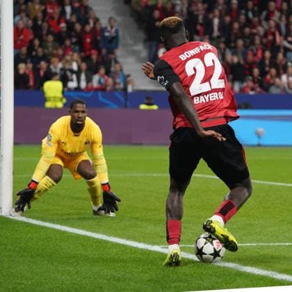 Fussball, UEFA Champions League 2024 2025, Bayer 04 Leverkusen - AC Mailand 01.10.2024 Bayarena Leverkusen, Mike Maignan, Victor Boniface , Bayer 04 Leverkusen,