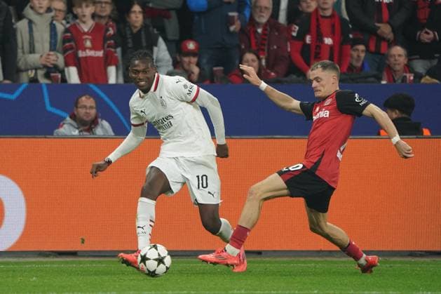 Fussball, UEFA Champions League 2024 2025, Bayer 04 Leverkusen - AC Mailand 01.10.2024 Bayarena Leverkusen, Florian Wirtz , Bayer 04 Leverkusen, Rafael Leao, AC Mailand,