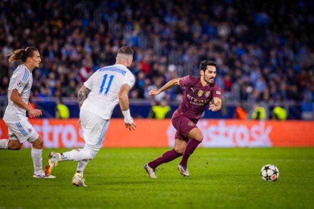 SLOVAN BRATISLAVA - MANCHESTER CITY Tigran Barseghyan of Slovan and Ilkay Gundogan of Man City during the UEFA Champions League, league stage match between SK Slovan Bratislava and Manchester City. Bratislava, Slovakia, October 01, 2024. PUBLICATION NOT IN SLOVAKIA Copyright: xx slovanbratislava_manchestercity_championsleague164