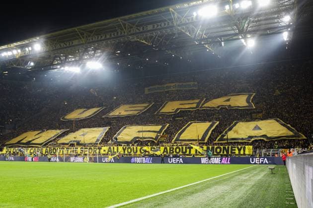 UEFA Champions League - Borussia Dortmund - Celtic Glasgow am 01.10.2024 im Signal Iduna Park in Dortmund Die Borussia Dortmund Fans auf der Südtribüne Suedtribuene mit einer UEFA MAFIA Choreographie