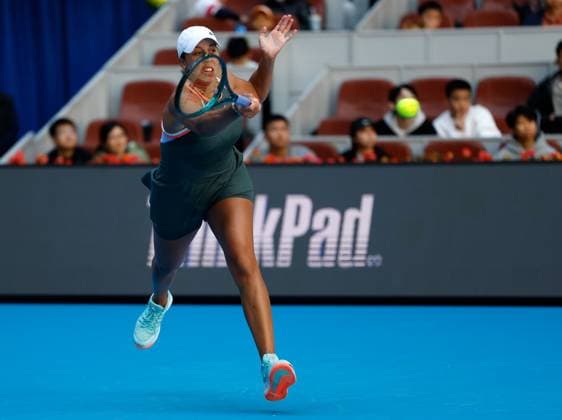 (241002) -- BEIJING, Oct. 2, 2024 -- Madison Keys of the United States returns the ball during the Women s Singles Round of 16 match between Aryna Sabalenka of Belarus and Madison Keys of the United States at the 2024 China Open tennis tournament in Beijing, capital of China, Oct. 2, 2024. ) (SP)CHINA-BEIJING-TENNIS-CHINA OPEN-WOMEN S SINGLES (CN) WangxLili 