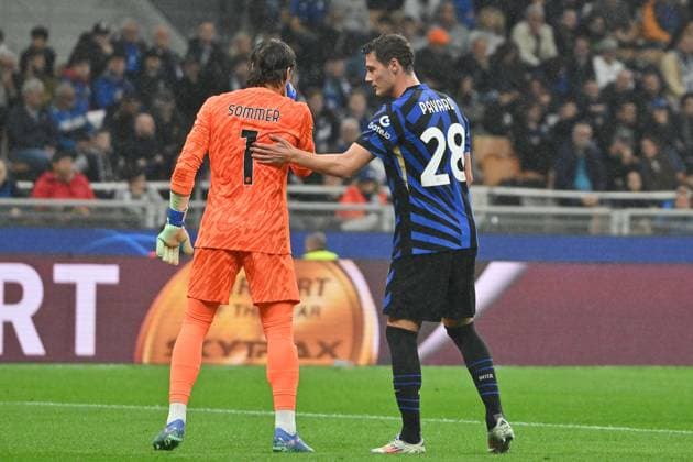 Foto IPP Roberto Ramaccia Milano 01 10 2024 Uefa Champions League 2024 2025 Inter vs Stella Rossa Nella foto Yann Sommer e Benjamin Pavard Italy Photo Press - World Copyright italy  Copyright: xR4924_italyphotopressx