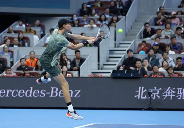 (241002) -- BEIJING, Oct. 2, 2024 -- Jannik Sinner of Italy competes during the Men s Singles Final between Jannik Sinner of Italy and Carlos Alcaraz of Spain at the 2024 China Open tennis tournament in Beijing, capital of China, Oct. 2, 2024. (Photo by Xinhua) (SP)CHINA-BEIJING-TENNIS-CHINA OPEN-MEN S SINGLES-FINAL (CN) DuxXinyi 