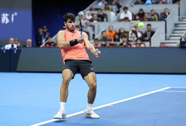 (241002) -- BEIJING, Oct. 2, 2024 -- Carlos Alcaraz of Spain competes during the Men s Singles Final between Jannik Sinner of Italy and Carlos Alcaraz of Spain at the 2024 China Open tennis tournament in Beijing, capital of China, Oct. 2, 2024. ) (SP)CHINA-BEIJING-TENNIS-CHINA OPEN-MEN S SINGLES-FINAL (CN) BaixXuefei 