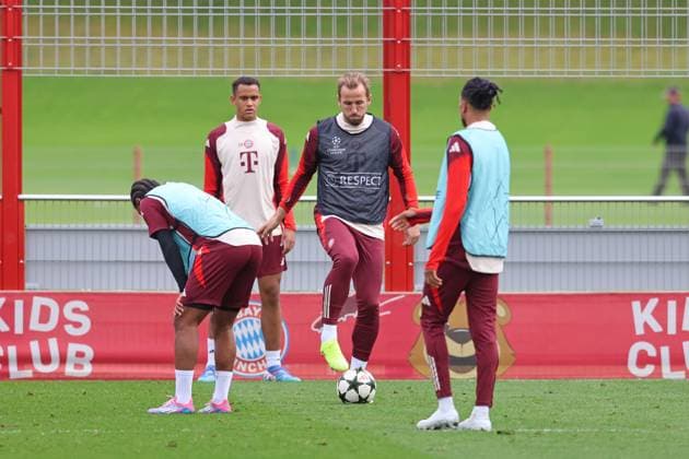 7 Serge Gnabry, 28 Tarek Buchmann, 9 Harry Kane, am Ball, 17 Michael Olise, Gruppe, Fussball Abschlusstraining - FC Bayern München vor UEFA Champions League-Spiel vs. Aston Villa 01.09.2024 Trainingsgelände, Säbenerstr. FOTO: Mladen Lackovic LakoPress