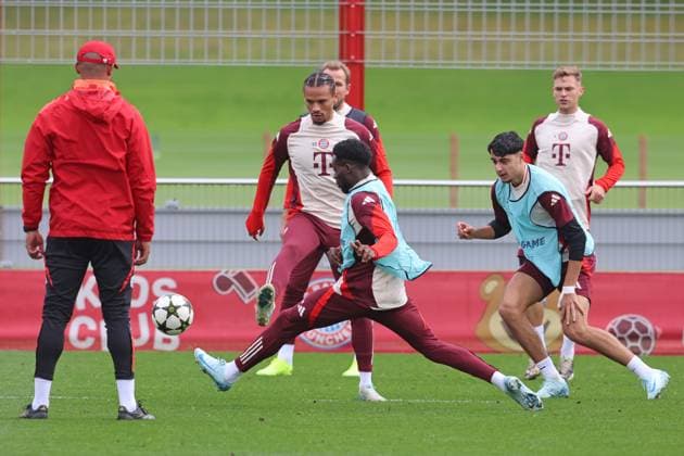 v.l. Trainer Vincent Kompany, 10 Leroy Sane, 19 Alphonso Davies, 9 Harry Kane, 45 Aleksandar Pavlovic, 6 Joshua Kimmich, Aktion, Zweikampf, Fussball Abschlusstraining - FC Bayern München vor UEFA Champions League-Spiel vs. Aston Villa 01.09.2024 Trainingsgelände, Säbenerstr. FOTO: Mladen Lackovic LakoPress