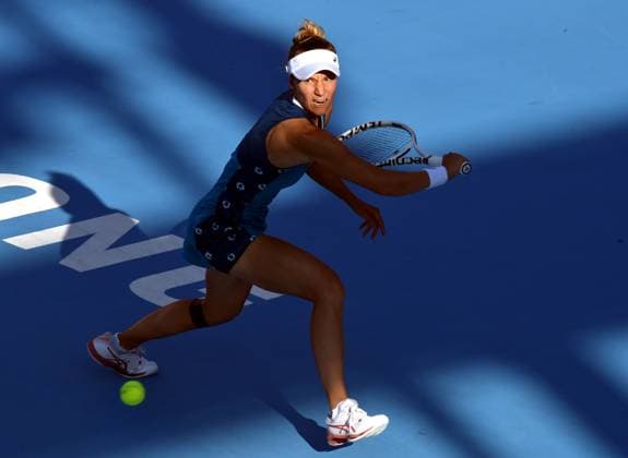 Sport Bilder des Tages (241002) -- HONG KONG, Oct. 2, 2024 -- Viktorija Golubic of Switzerland hits a return during the women s singles match between Emma Navarro of the United States and Viktorija Golubic of Switzerland at WTA, Tennis Damen Hong Kong 125 Open tennis tournament in Hong Kong, south China, Oct. 2, 2024. (Photo by Lo Ping Fai Xinhua) (SP)CHINA-HONG KONG-TENNIS-WTA 125 (CN) LuxBinghui 