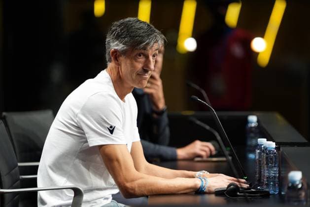 Real Sociedad s coach Imanol Alguacil pictured during a press conference, PK, Pressekonferenz of Spanish team Real Sociedad in San Sebastian, Spain, Wednesday 02 October 2024, before tomorrow s game against Belgian Team RSC Anderlecht, in the second day of the UEFA Europa League tournament. JOMAxGARCIAxIxGISBERT  x101812816x
