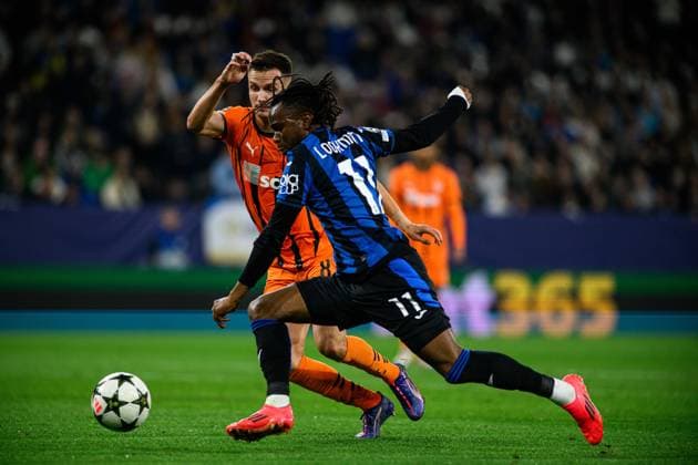 GELSENKIRCHEN, GERMANY - 2 OCTOBER, 2024: Ademola Lookman, The UEFA Champions League match between FC Shakhtar Donetsk vs Atalanta BC Bergamo at Veltins Arena  Copyright: xVItaliixKliuievx