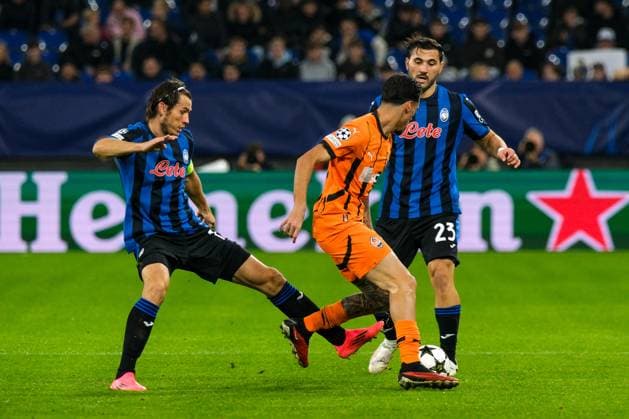 Marten de Roon (Atalanta Bergamo, 15), Marlon Gomes (Schachtar Donezk, 30), Sead Kolasinac (Atalanta Bergamo, 23), GER, Schachtar Donezk vs. Atalanta Bergamo, Fussball, UEFA Champions League, 2. Spieltag, Spielzeit 2024 2025, 02.10.2024. GER, Schachtar Donezk vs. Atalanta Bergamo, Fussball, UEFA Champions League, 2. Spieltag, Spielzeit 2024 2025, 02.10.2024. Gelsenkirchen Copyright: xEibner-Pressefoto FlorianxWieganx EP_FWD