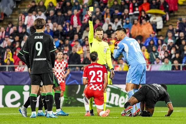 UEFA Champions League: Girona FC v Feyenoord Girona - Ivan Martin of Girona FC, Referee Urs Schnyder during the second round of new format of the UEFA Champions League 2024 2025. The match is set between Girona FC and Feyenoord at Estadi Montilivi on 2 October 2024 in Girona, Spain. Copyright: xTomxBodex