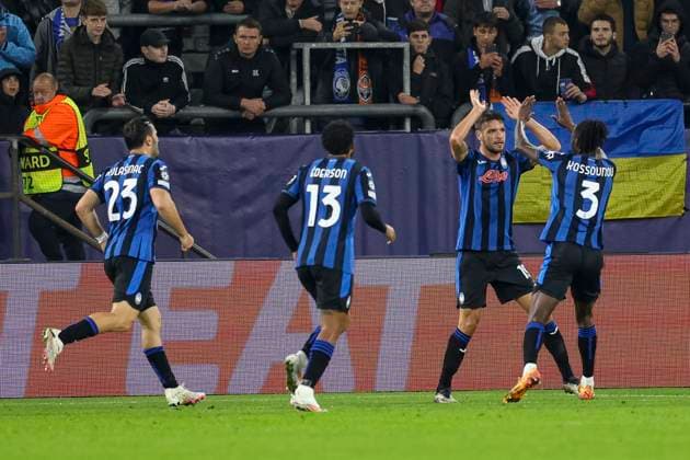 Gelsenkirchen, Deutschland, 02.10.24: Berat Dijmsiti (Atalanta Bergamo) Torjubel, jubelt mit seiner Mannschaft nach denm Treffer zum 0:1 waehrend des Spiels der Champions League zwischen FC Shakhtar Donetsk vs Atalanta Bergamo in der Arena auf Schalke Gelsenkirchen Arena auf Schalke North Rhine-Westphalia Germany Copyright: xBrauer-Fotoagenturx xAdrianxSchlx