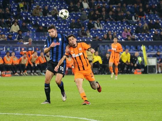 02.10.2024, xgrfx, Fussball UEFA Champions League, Schachtar Donezk - Atalanta Bergamo emspor, v.l. Berat Djimsiti (Atalanta Bergamo), Marlon Gomes (Schachtar Donezk) (DFL DFB REGULATIONS PROHIBIT ANY USE OF PHOTOGRAPHS as IMAGE SEQUENCES and or QUASI-VIDEO) Gelsenkirchen