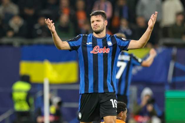 Gelsenkirchen, Deutschland, 02.10.24: Berat Dijmsiti (Atalanta Bergamo) gestikuliert, Gestik waehrend des Spiels der Champions League zwischen FC Shakhtar Donetsk vs Atalanta Bergamo in der Arena auf Schalke Gelsenkirchen Arena auf Schalke North Rhine-Westphalia Germany Copyright: xBrauer-Fotoagenturx xAdrianxSchlx