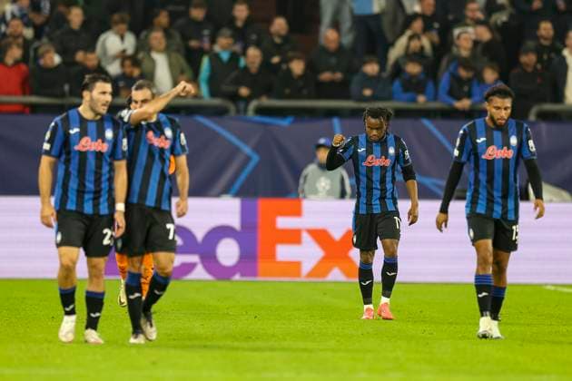 Gelsenkirchen, Deutschland, 02.10.24: Ademola Lookman (Atalanta Bergamo) Torjubel, jubelt mit seiner Mannschaft nach denm Treffer zum 0:2 waehrend des Spiels der Champions League zwischen FC Shakhtar Donetsk vs Atalanta Bergamo in der Arena auf Schalke Gelsenkirchen Arena auf Schalke North Rhine-Westphalia Germany Copyright: xBrauer-Fotoagenturx xAdrianxSchlx
