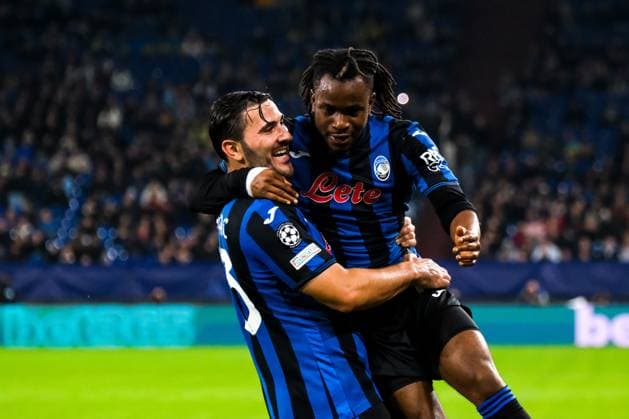 Sead Kolasinac (Atalanta Bergamo, 23) und Ademola Lookman (Atalanta Bergamo, 11) bejubeln das Tor zum 0:2, GER, Schachtar Donezk vs. Atalanta Bergamo, Fussball, UEFA Champions League, 2. Spieltag, Spielzeit 2024 2025, 02.10.2024. GER, Schachtar Donezk vs. Atalanta Bergamo, Fussball, UEFA Champions League, 2. Spieltag, Spielzeit 2024 2025, 02.10.2024. Gelsenkirchen Copyright: xEibner-Pressefoto FlorianxWieganx EP_FWD