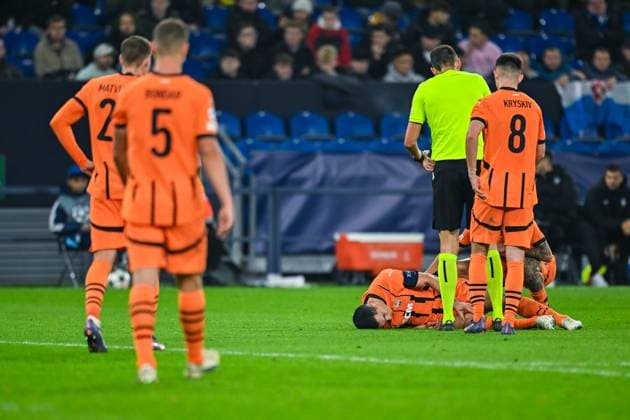 02.10.2024, Fussball, Champions League, 2. Spieltag, Saison 2024 2025, Schachtar Donezk - Atalanta Bergamo, Taras Stepanenko (Schachtar Donezk) muss verletzt ausgewechselt werden, xRHR-FOTO TKx Copyright: RHR-FOTOx RHR-FOTO TK