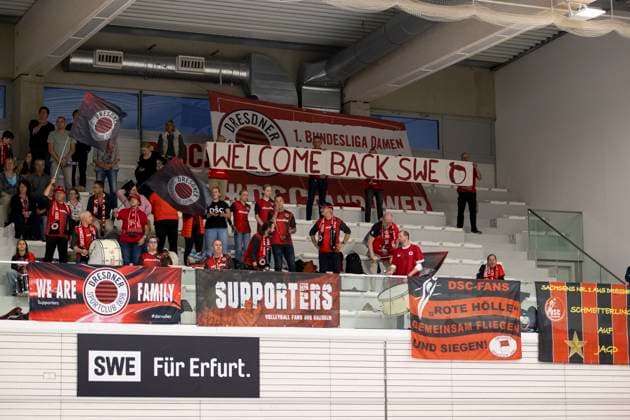 1. Volleyball Bundesliga Frauen: Schwarz-Weiss Erfurt vs. Dresdner SC; Erfurt; 02.10.2024 Dresden Fans 1. Volleyball Bundesliga Frauen: Schwarz-Weiss Erfurt vs. Dresdner SC; Riethsporthalle Erfurt; 02.10.2024 Copyright: xBEAUTIFULxSPORTS Duehringx