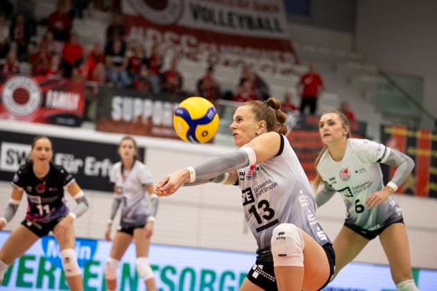 1. Volleyball Bundesliga Frauen: Schwarz-Weiss Erfurt vs. Dresdner SC; Erfurt; 02.10.2024 Lara Alyssa Darowski ( 13; Schwarz-Weiss Erfurt) 1. Volleyball Bundesliga Frauen: Schwarz-Weiss Erfurt vs. Dresdner SC; Riethsporthalle Erfurt; 02.10.2024 Copyright: xBEAUTIFULxSPORTS Duehringx